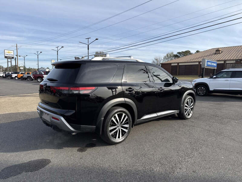 2023 Nissan Pathfinder Platinum