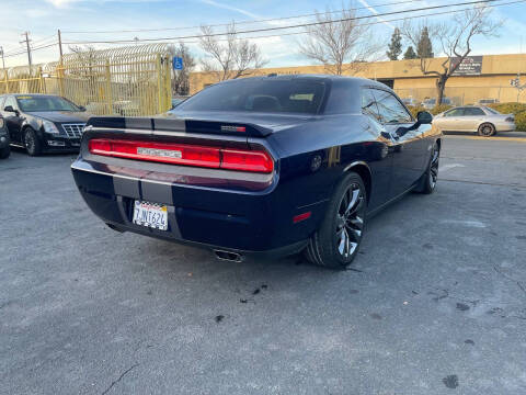 2014 Dodge Challenger SRT8