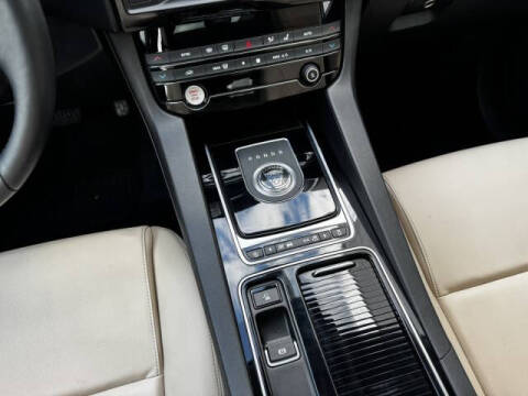 2018 Jaguar F-PACE 25t Premium