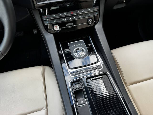 2018 Jaguar F-PACE 25t Premium