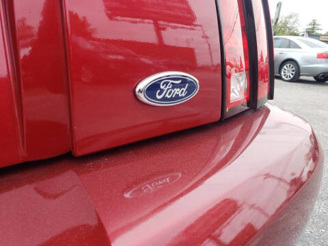 2004 Ford Mustang Deluxe