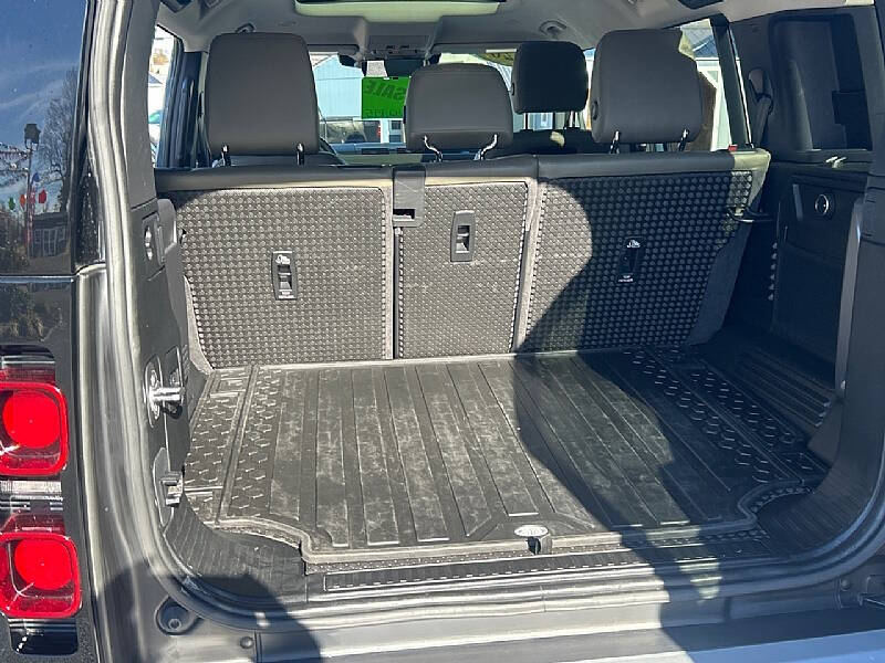 2020 Land Rover Defender 110 SE