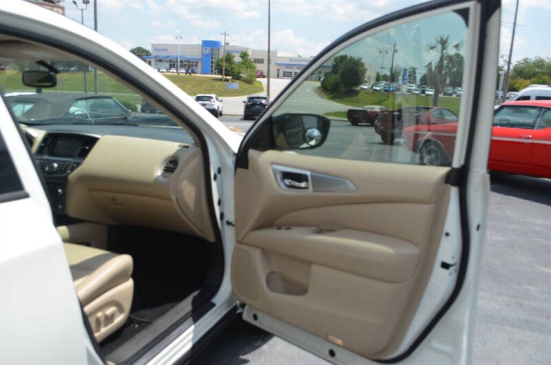 2020 Nissan Pathfinder SL