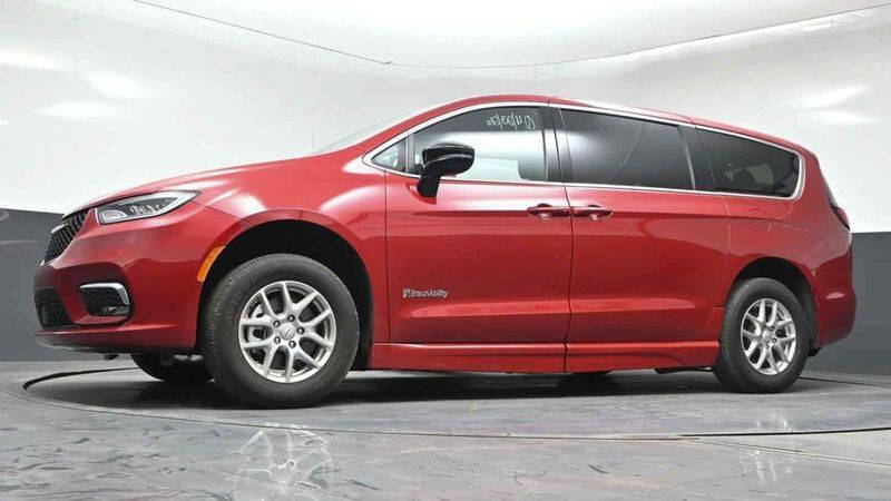 2025 Chrysler Pacifica Select