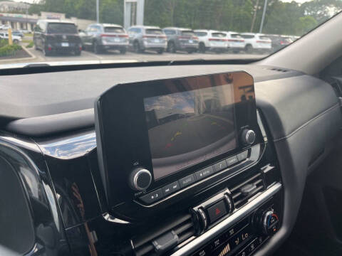 2025 Nissan Pathfinder SV