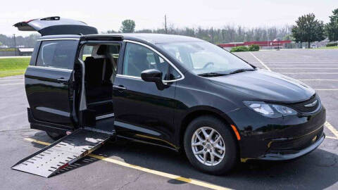 2024 Chrysler Voyager LX