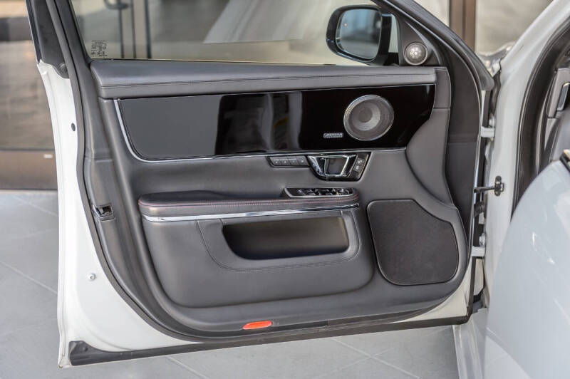 2016 Jaguar XJ-Series