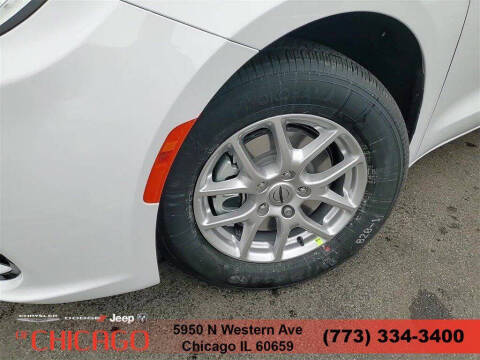 2025 Chrysler Pacifica Select