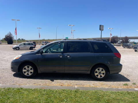 2007 Toyota Sienna for sale at GILES & JOHNSON AUTOMART in Idaho Falls ID