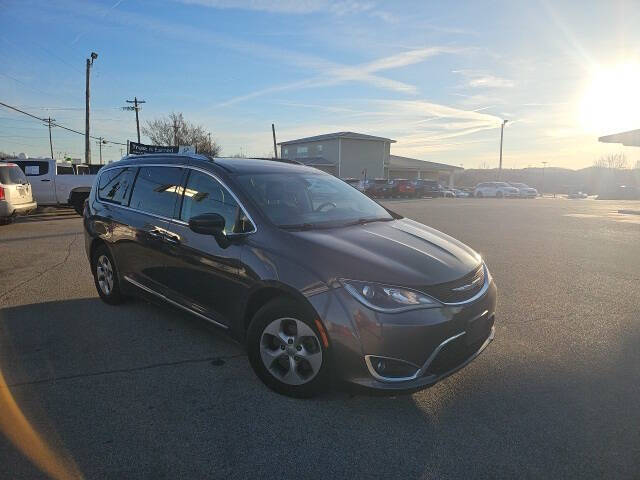 2017 Chrysler Pacifica Touring-L Plus