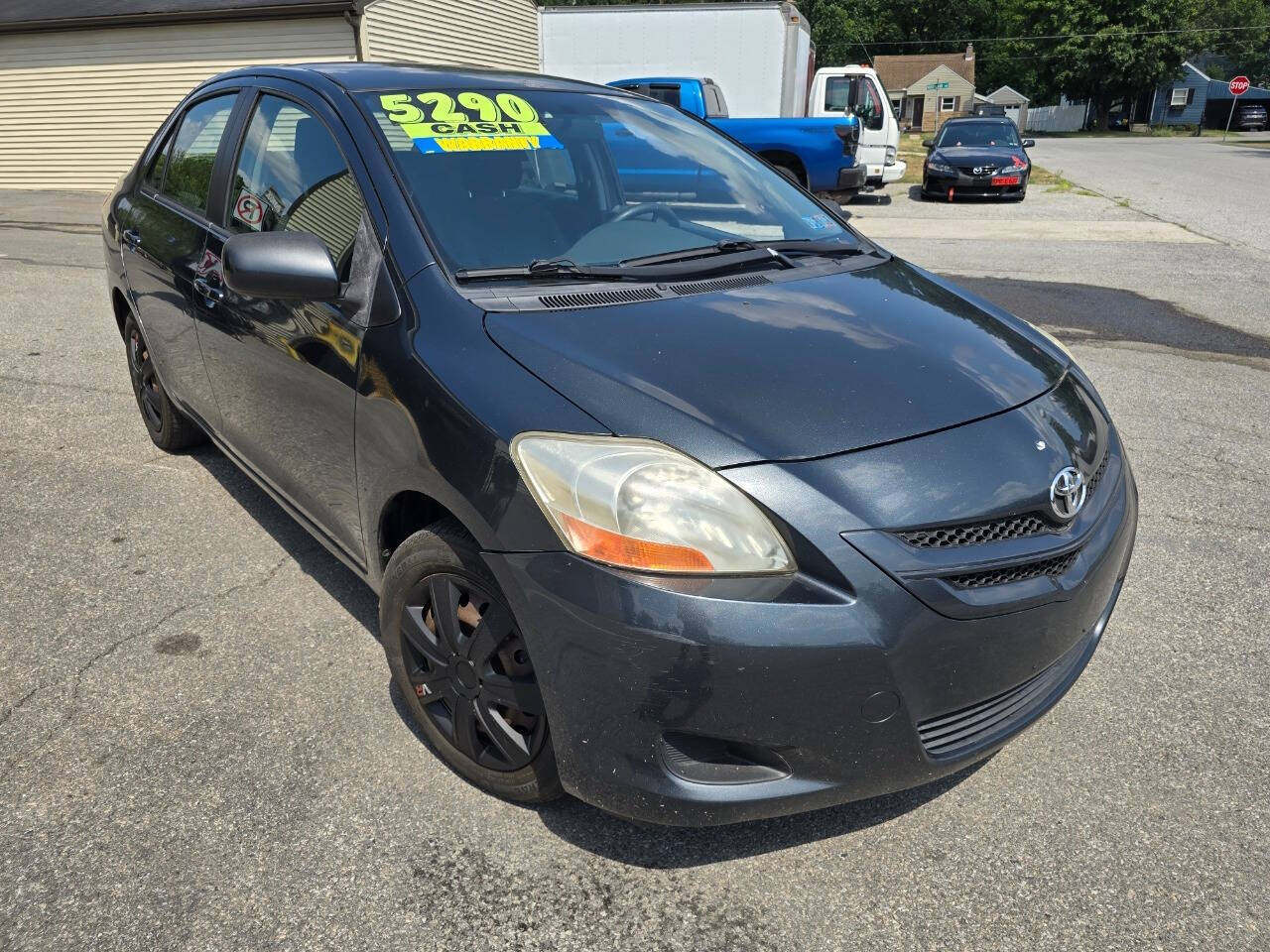 2007 Toyota Yaris for sale at QUEENSGATE AUTO SALES in York, PA