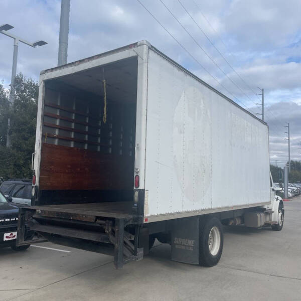 2007 Freightliner M2 106