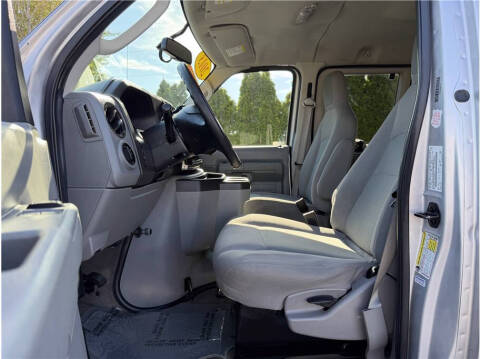2013 Ford E-Series E-350 SD XLT