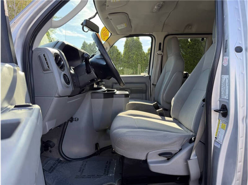 2013 Ford E-Series E-350 SD XLT