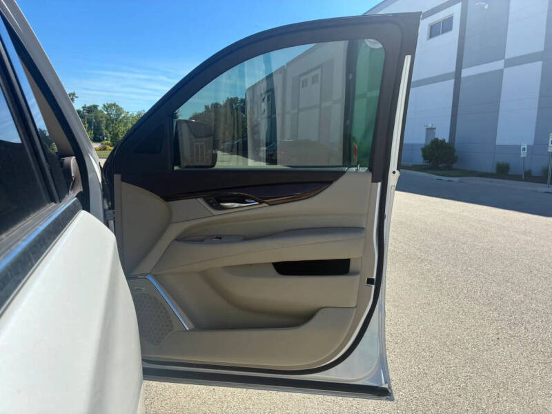 2017 Cadillac Escalade Standard