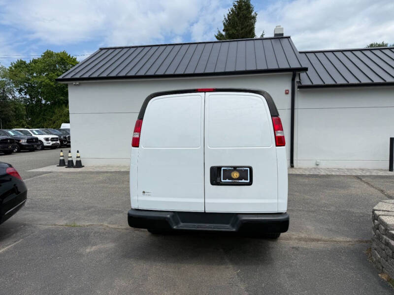 2022 Chevrolet Express 2500