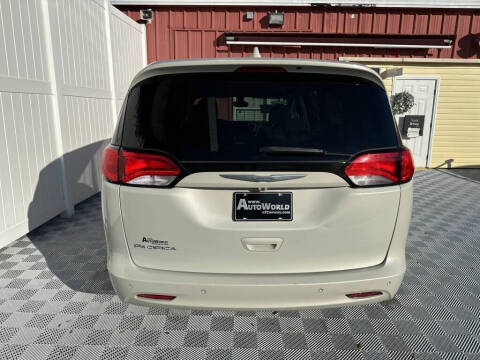 2017 Chrysler Pacifica Touring