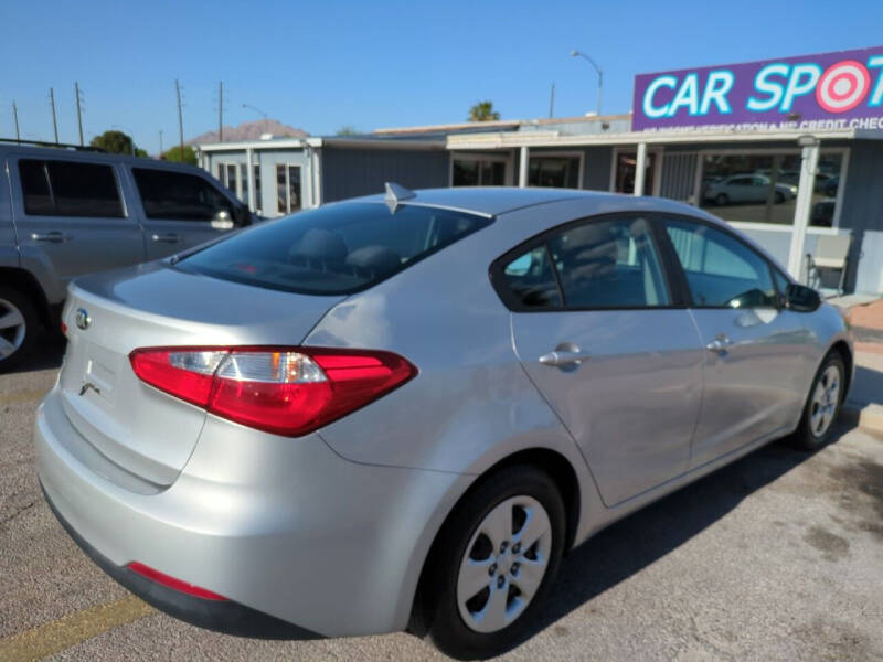 2015 Kia Forte LX photo 2