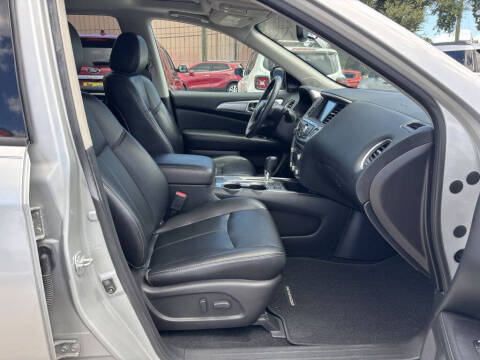 2017 Nissan Pathfinder SL