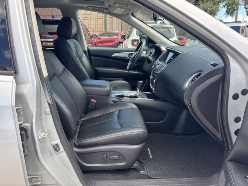 2017 Nissan Pathfinder SL