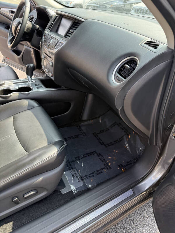 2018 Nissan Pathfinder SL