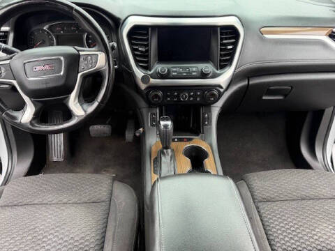 2017 GMC Acadia SLE-2