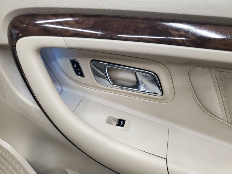 2017 Ford Taurus Limited