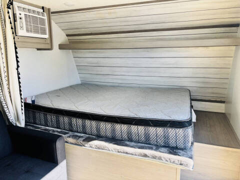 2023 Coleman Lantern 17B