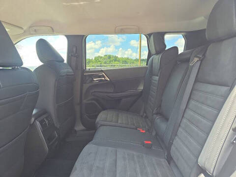 2025 Mitsubishi Outlander PHEV SE