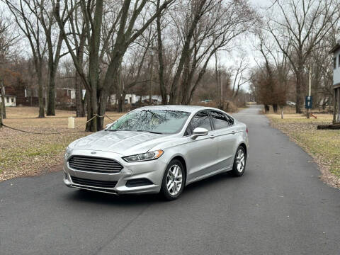 2015 Ford Fusion for sale at OVERDRIVE AUTO SALES, LLC. in Clarksville IN