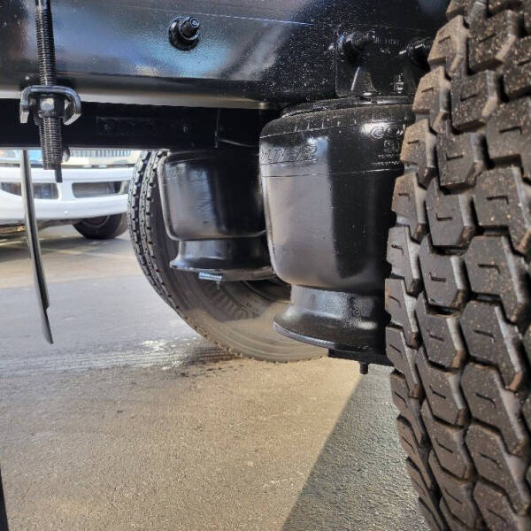 2017 Freightliner Business class M2