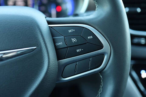 2022 Chrysler Voyager LX