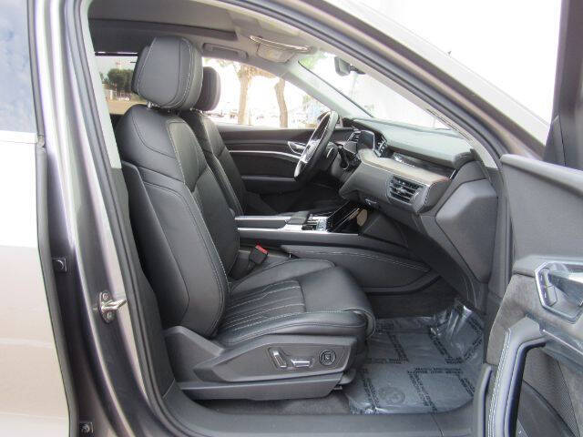 2019 Audi e-tron quattro Prestige