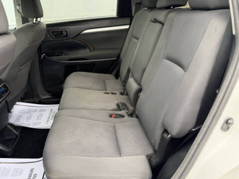 2016 Toyota Highlander LE