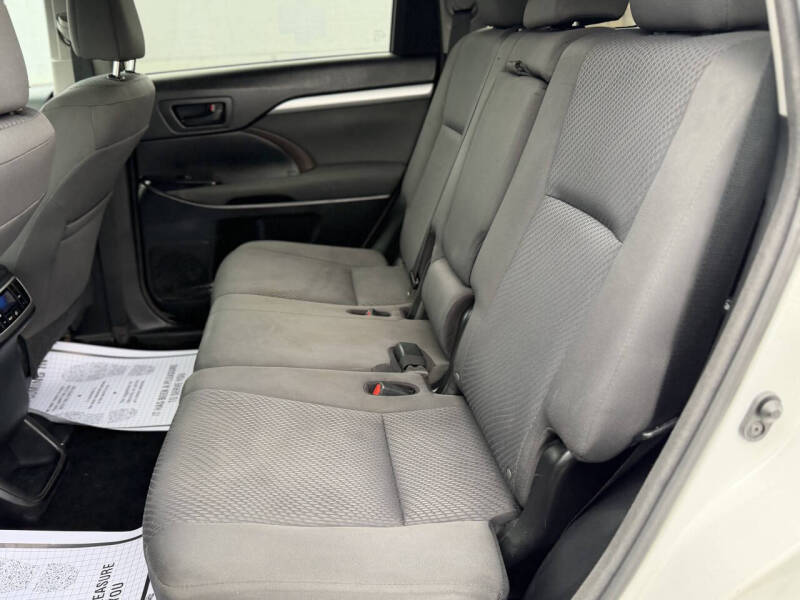 2016 Toyota Highlander LE