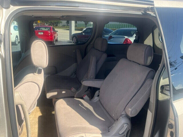 2005 NISSAN Quest Minivan - $4,695