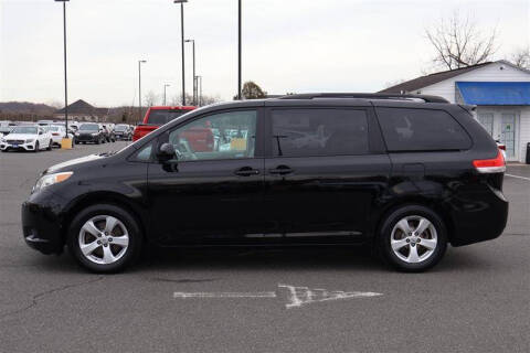 2013 Toyota Sienna LE 8-Passenger