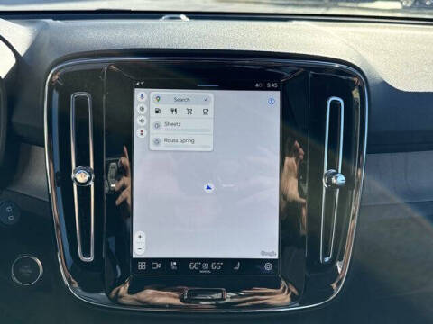 2025 Volvo XC40 B5 Core Bright Theme