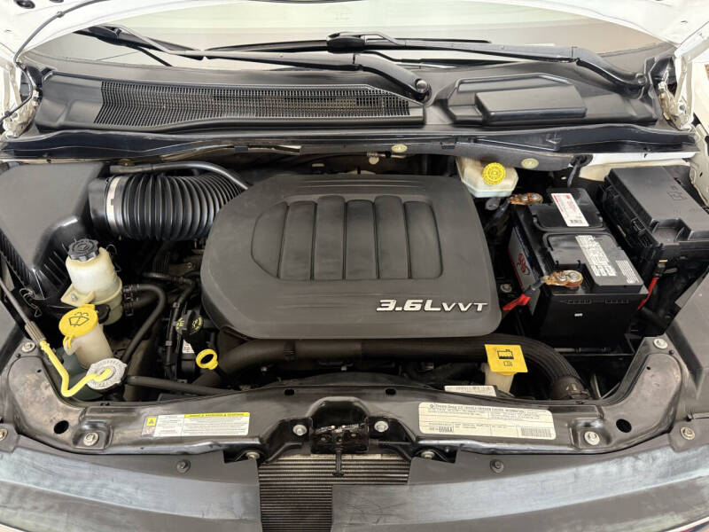 2012 Volkswagen Routan SE