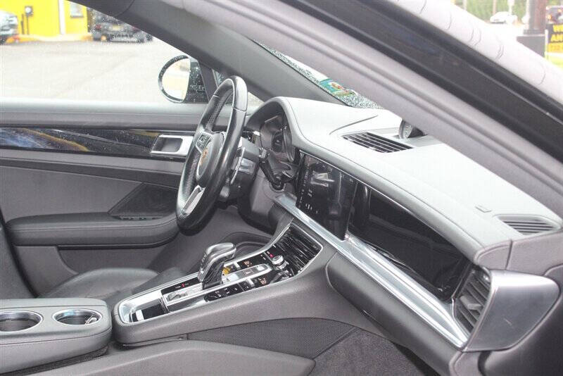 2018 Porsche Panamera 4S