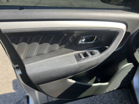 2018 Ford Taurus SEL