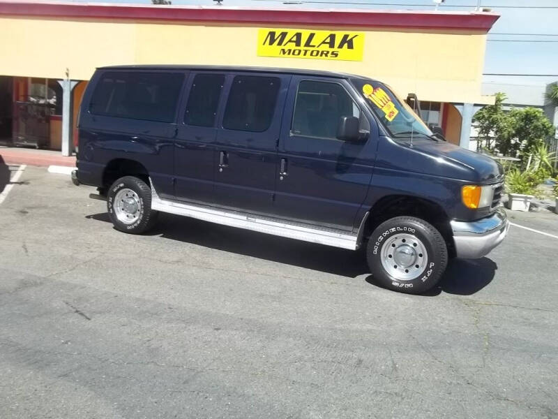 2003 Ford Econoline Wagon XLT photo 3