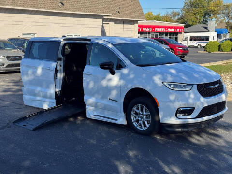 2024 Chrysler Pacifica Touring