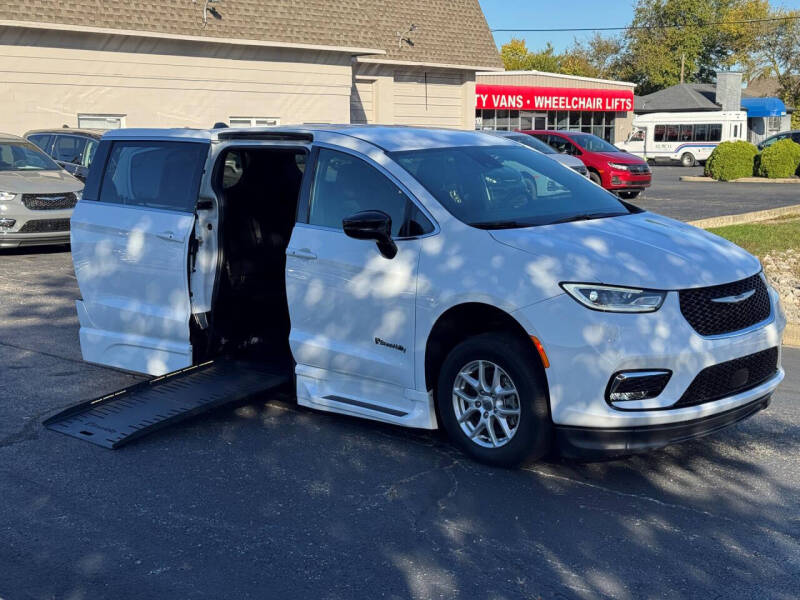 2024 Chrysler Pacifica Touring