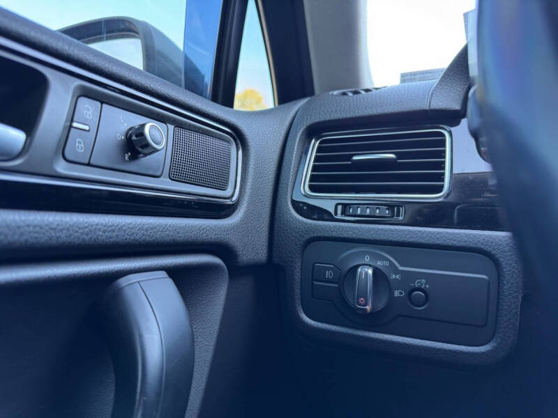 2014 Volkswagen Touareg V6 Sport