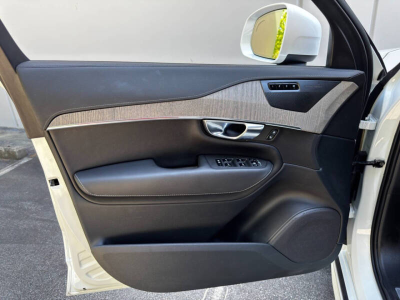 2023 Volvo XC90 Recharge T8 Ultimate Bright Theme 6P