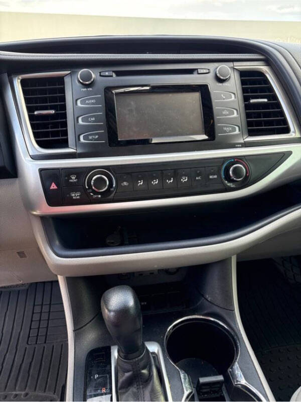 2019 Toyota Highlander LE