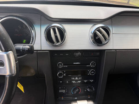 2008 Ford Mustang V6 Deluxe