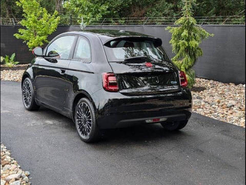 2024 FIAT 500e Inspi(RED)