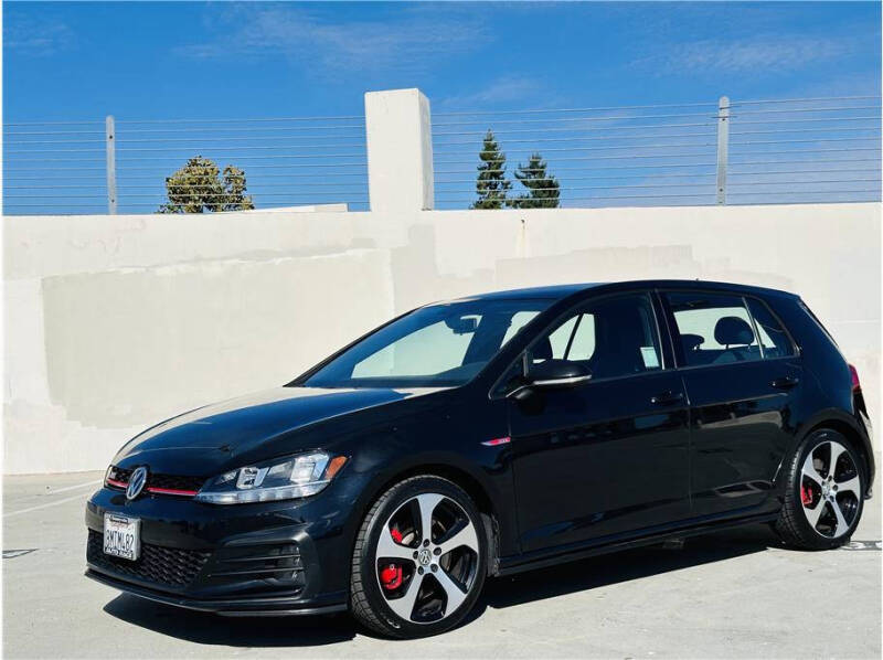 2019 Volkswagen Golf GTI SE photo 1